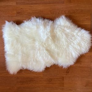 White Sheepskin Fur Rug